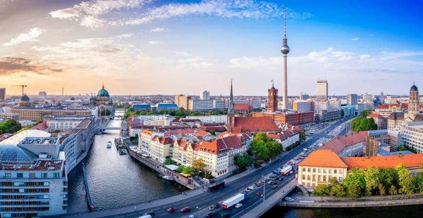 Berlin Calling! UCEAP Programs in Germany Berlin Calling! UCEAP Programs in Germany